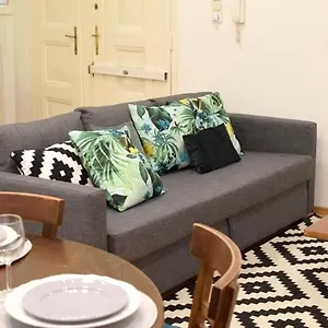  Apartment Imola's Place In Downtown By The Danube