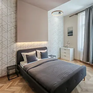  Apartment Amora Homes 3 Bedrooms Bright Flat In The Heart Of The -free Parking Need Reservation